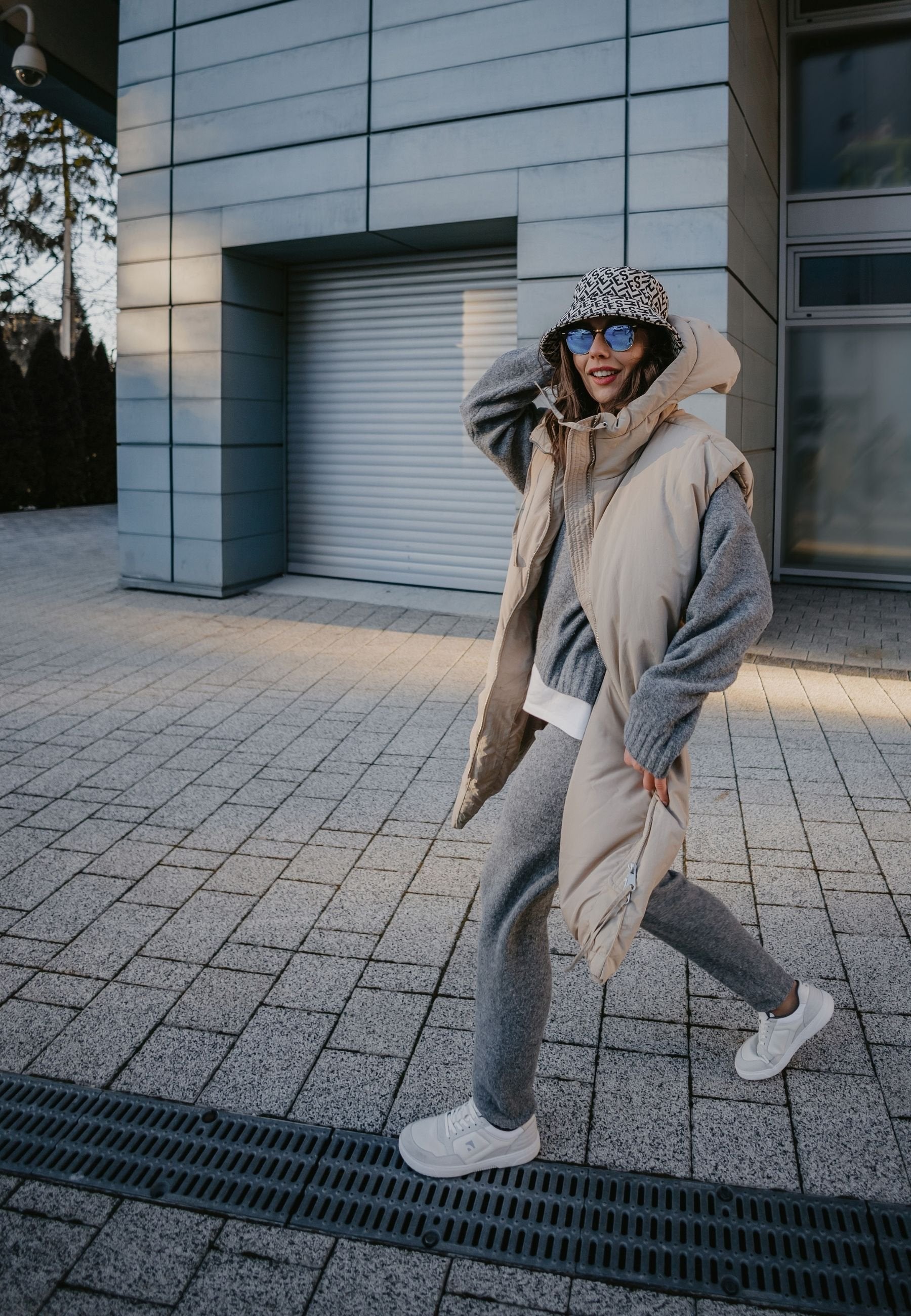 Barebarics Axiom White