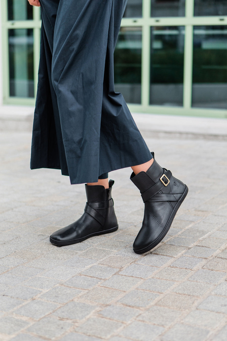 Shapen Divine Black