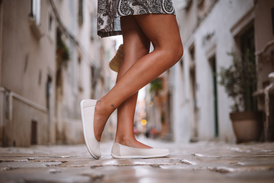 Be Lenka Sophie Chalk White