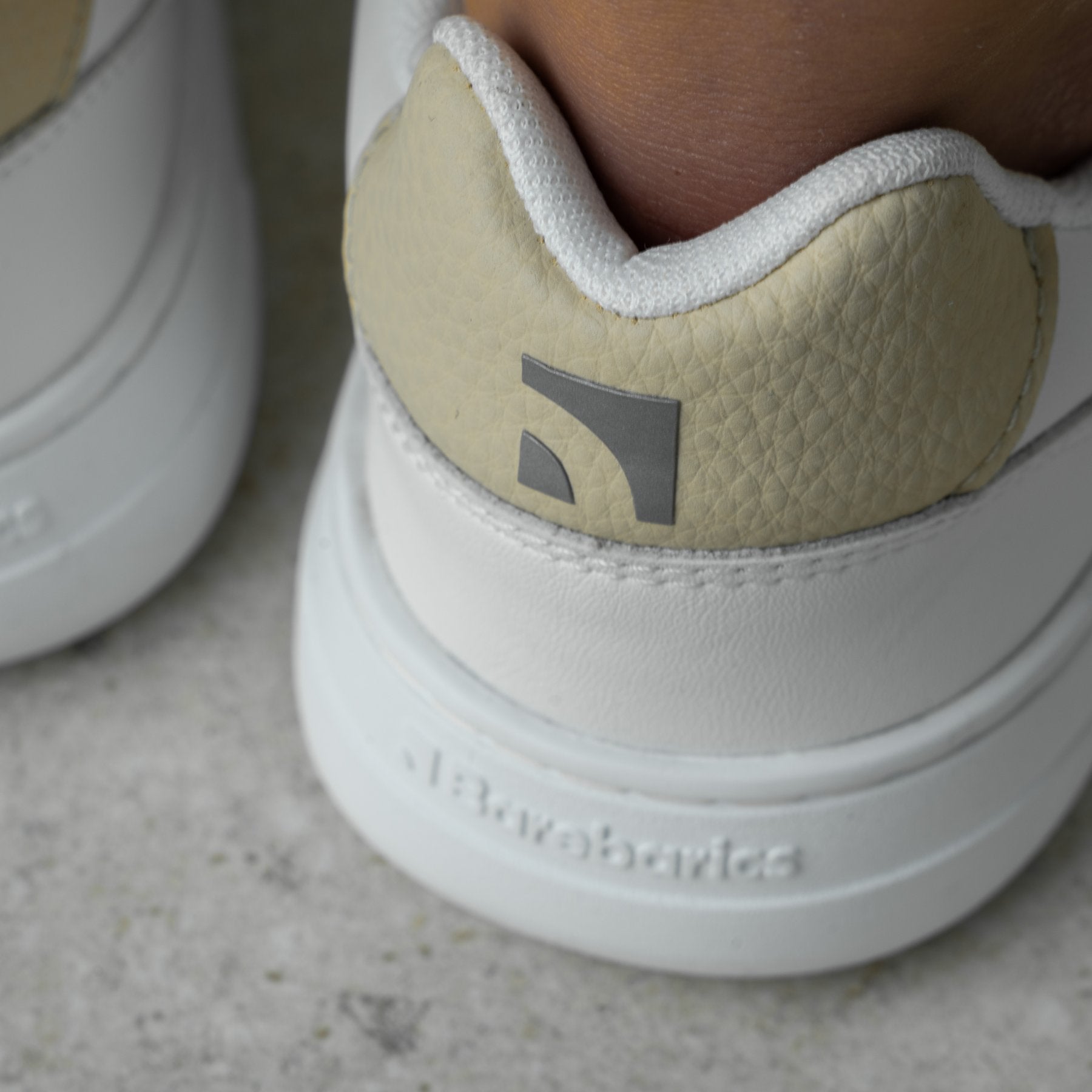 Barebarics Zing White &amp; Cream