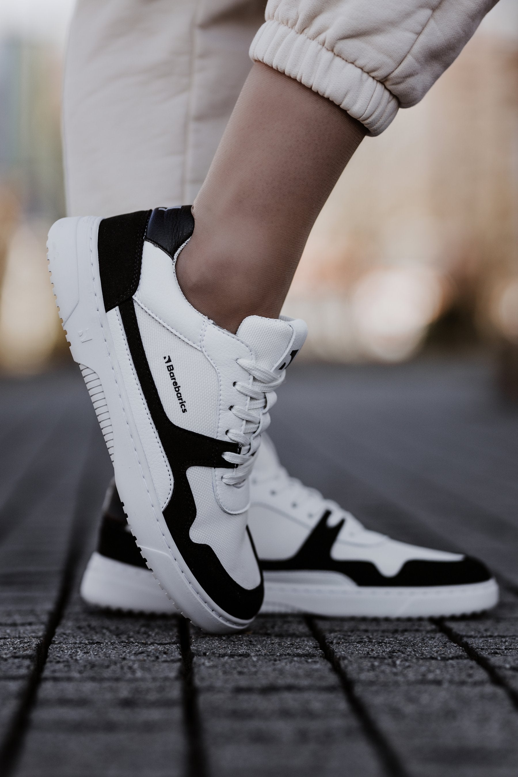 Barebarics Zing White &amp; Black