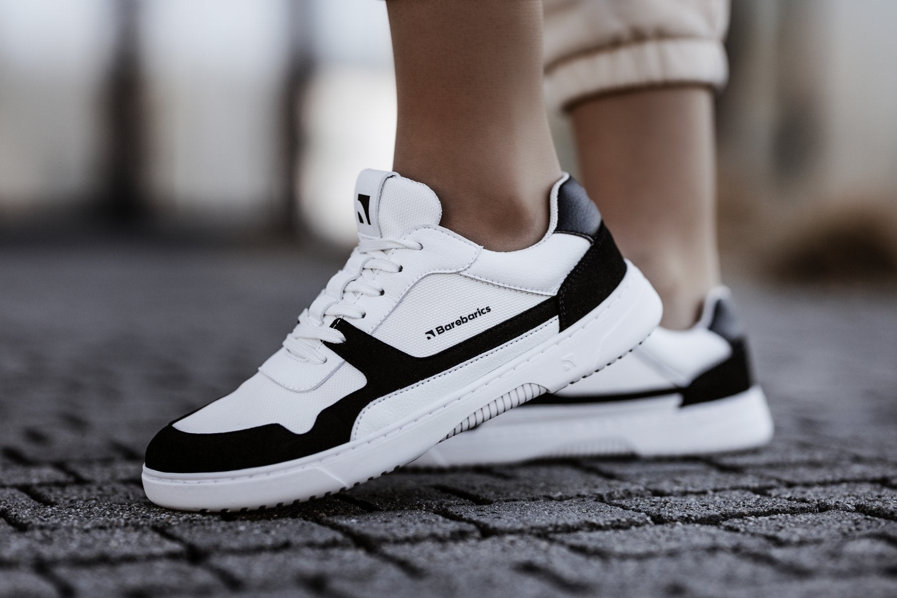 Barebarics Zing White &amp; Black